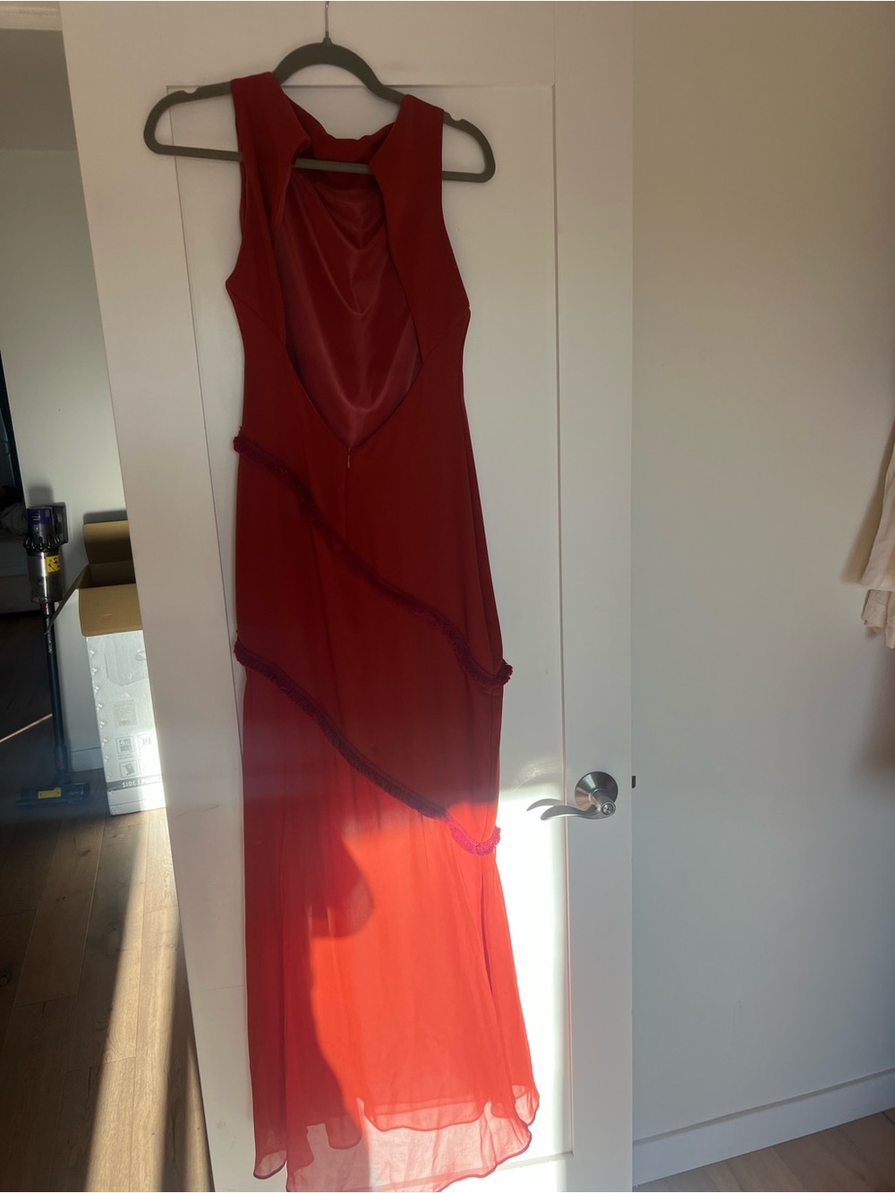 Elegant Red Maxi Dress with Asymmetric Trim - Picture 3 of 5